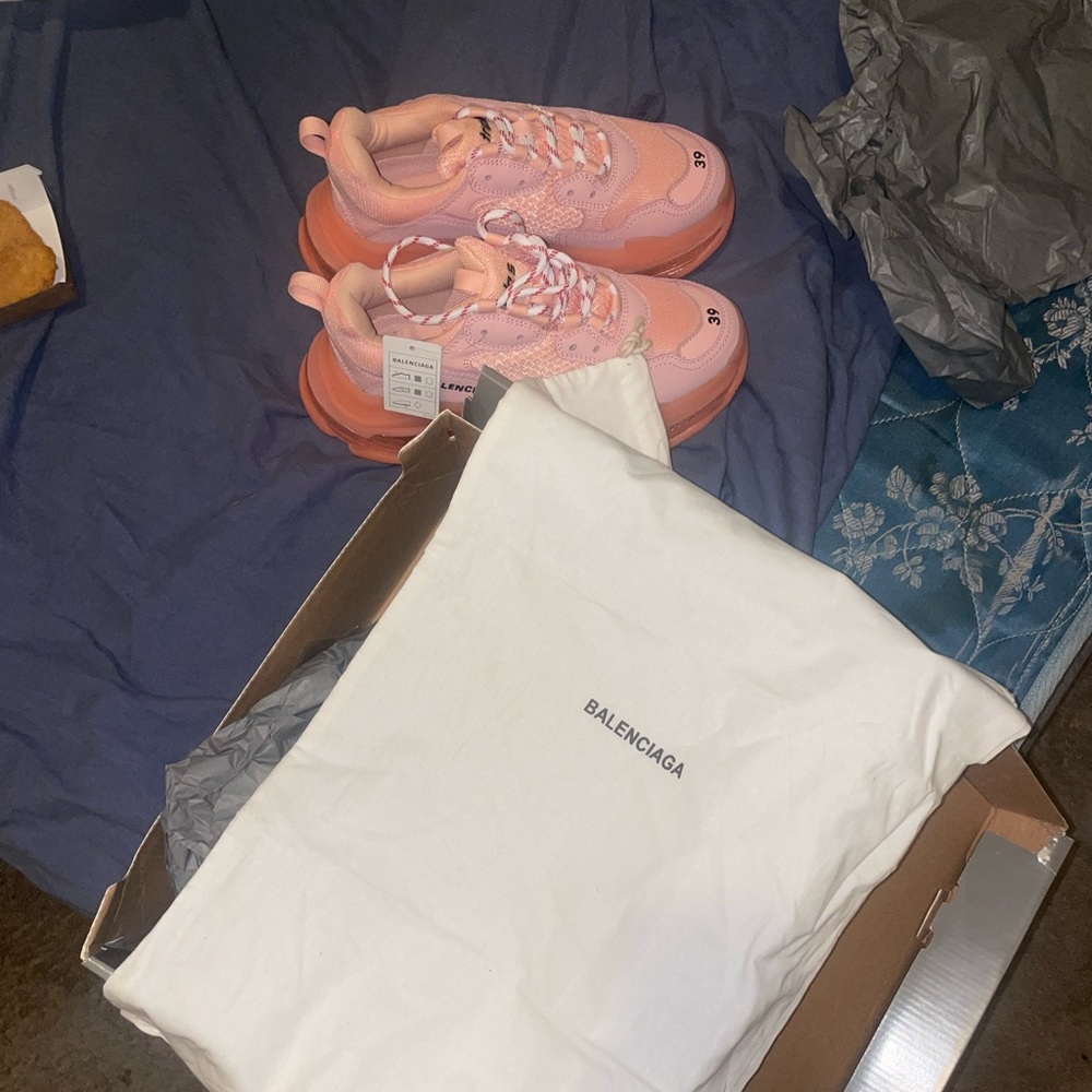 a FLASH SALE for this week 200 if very serious can negotiate. Dejame saber